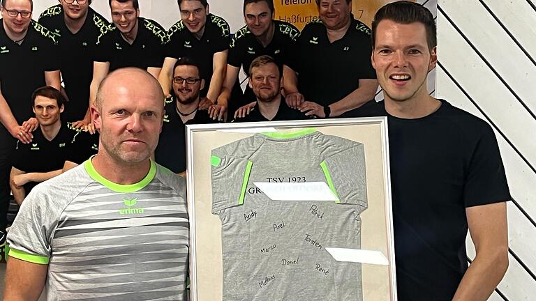 Pascal Schneider (rechts) hat den TSV Großbardorf (links Mannschaftsführer Torsten Frank) verlassen und kegelt künftig für den Bundesligisten TSV Breitengüßbach. Pascal Schneider (rechts) hat den TSV Großbardorf (links Mannschaftsführer Torsten Frank) verlassen und kegelt künftig für den Bundesligisten TSV Breitengüßbach.