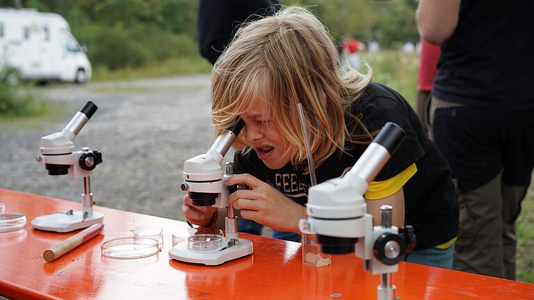 200 Termine umfasst das Umweltbildungsangebot für den bayerischen Teil des Biosphärenreservats Rhön. Einen Schwerpunkt bildet die Arbeit mit Kindern und Jugendlichen. 200 Termine umfasst das Umweltbildungsangebot für den bayerischen Teil des Biosphärenreservats Rhön. Einen Schwerpunkt bildet die Arbeit mit Kindern und Jugendlichen.