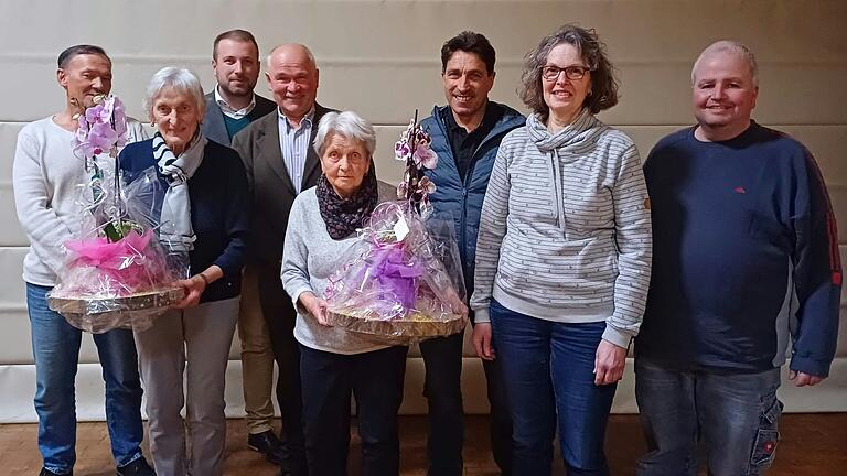 Auf dem Foto von links: Wolfgang Schuck, Gabriele Schonunger, Stefan Rottmann (1. Bürgermeister Schonungen), Herrmann Müller(1. Vorstand), Erika Müller, Horst Mai, Christl Prinz, Martin Bachmann.