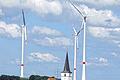 Drei aus 44: In der Region Main-Rhön drehen sich bisher 44 Windräder, drei davon bei Frankenwinheim.