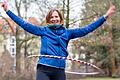 Hula Hoop hat sich zum Trend im Lockdown entwickelt. Regine Tellinghuisen erklärt, wie das Training mit dem Reifen funktioniert.&nbsp;