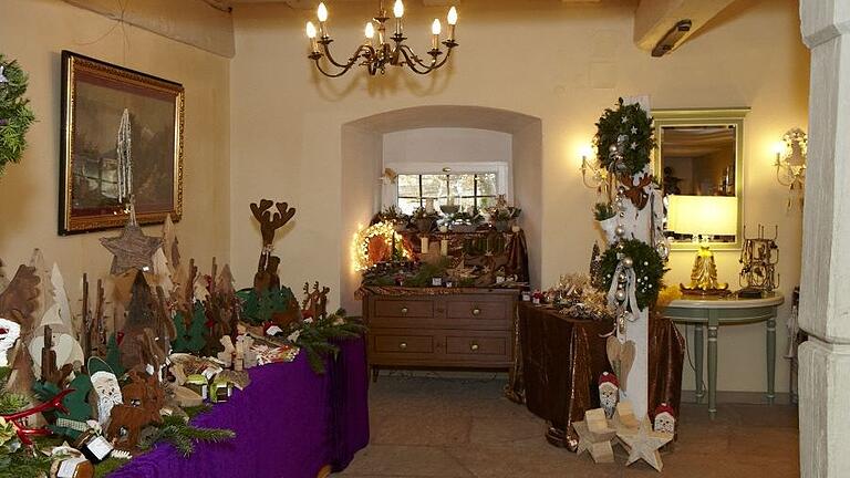 Der Weihnachtsmarkt im Schloss Sulzheim findet auch dieses Jahr wieder statt.
