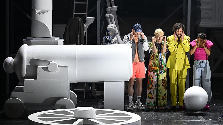 Salzburger Festspiele - 'Sternstunden der Menschheit'       -  Manche Gags bei der Aufführung von Stefan Zweigs &bdquo;Sternstunden der Menschheit&rdquo; erwiesen sich als Fehlschuss. (Archivbild)