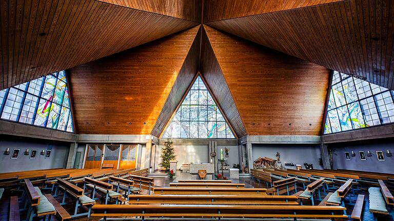 Die denkmalgeschützte katholische Kirche St. Michael in Euerbach von 1970 soll künftig anders genutzt werden: für Veranstaltungen, aber auch für spezielle Gottesdienste.