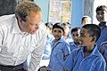 Schwerpunkt Bildung: Entwicklungsminister Dirk Niebel beim Besuch einer Schule.