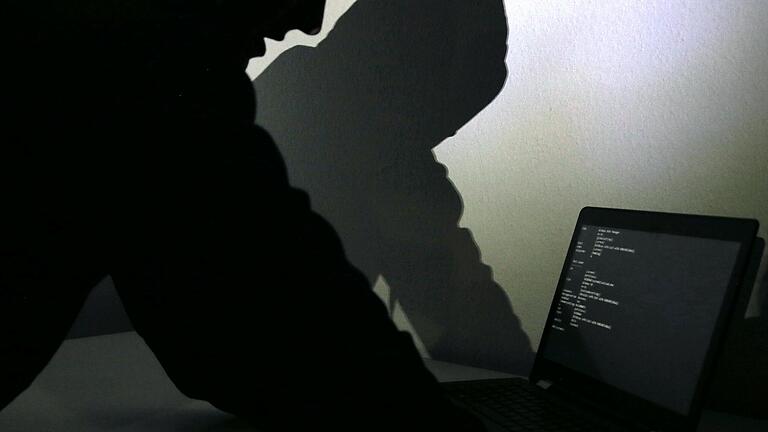 In einer groß angelegten Aktionen wurden am Dienstag 33 Wohnungen in drei Landkreisen in Bayern und Baden-Württemberg durchsucht. Es geht um&nbsp;Besitz und Verbreitung von kinderpornografischem Material.