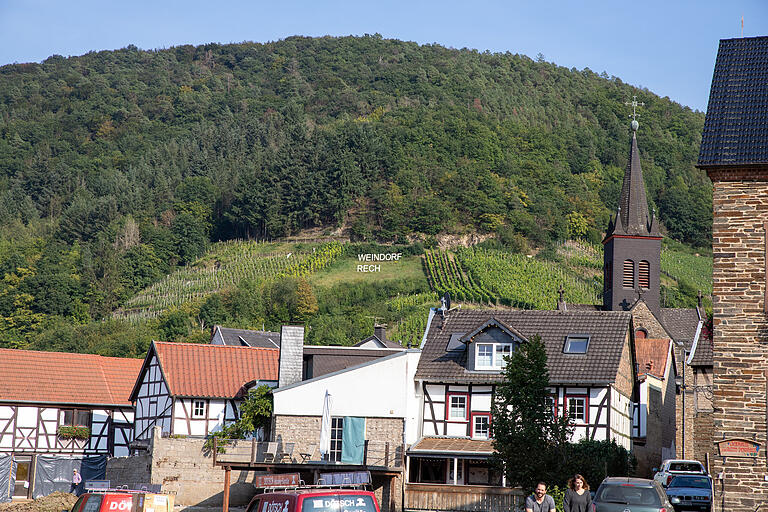 Trotz der Zerstörungen durch die Flut ist Rech ist ein idyllisch gelegenes Winzerdorf, für das der Tourismus angewiesen große Bedeutung hat.