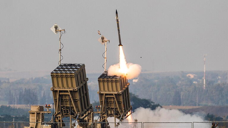 Konflikt in Nahost.jpeg - Das Iron-Dome-Raketenabwehrsystem im Einsatz. Es bietet einen 90-prozentigen Schutz vor Kurzstreckenraketen. Konflikt in Nahost.jpeg - Das Iron-Dome-Raketenabwehrsystem im Einsatz. Es bietet einen 90-prozentigen Schutz vor Kurzstreckenraketen.