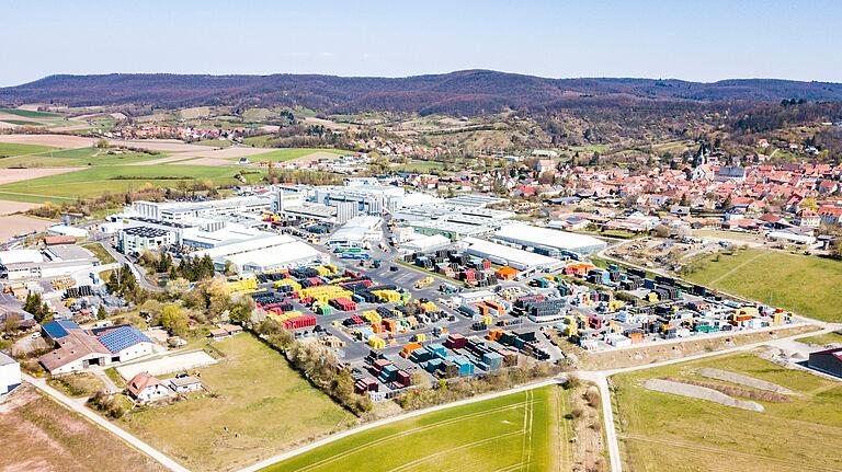 Die Fränkischen Rohrwerke beschäftigen rund 1700 Personen. Die Fränkischen Rohrwerke beschäftigen rund 1700 Personen.