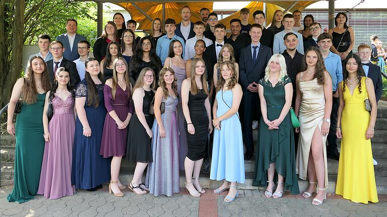 Die Absolventinnen und Absolventen der 9. Klassen der Mittelschule Marktheidenfeld. Die Absolventinnen und Absolventen der 9. Klassen der Mittelschule Marktheidenfeld.