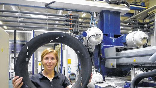 Runde Sache: In Spritzguss gefertigte Kunststoffteile, wie dieses Lüfter-Bauteil, sind das wichtigste Betätigungsfeld der Wirthwein AG. Die Übernahme der ttb-Unternehmensgruppe passt deshalb gut ins bestehende Produktportfolio, sagt Firmensprecherin Daniela Pfeuffer. Runde Sache: In Spritzguss gefertigte Kunststoffteile, wie dieses Lüfter-Bauteil, sind das wichtigste Betätigungsfeld der Wirthwein AG. Die Übernahme der ttb-Unternehmensgruppe passt deshalb gut ins bestehende Produktportfolio, sagt Firmensprecherin Daniela Pfeuffer.