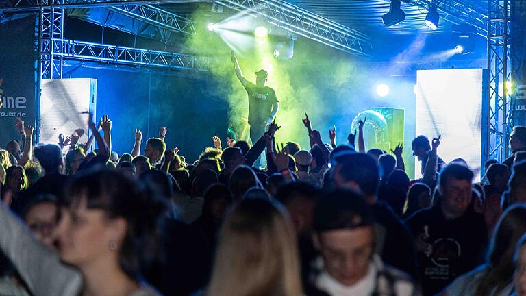 Vor der 'Mainstage' wurde ordentlich abgefeiert.