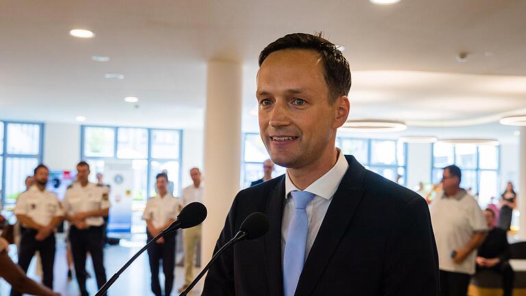 Nach dem tödlichen Anschlag von Halle: Landrat Florian Töpper mahnte im Kreistag, sich für den Erhalt der Demokratie einzusetzen. Nach dem tödlichen Anschlag von Halle: Landrat Florian Töpper mahnte im Kreistag, sich für den Erhalt der Demokratie einzusetzen.