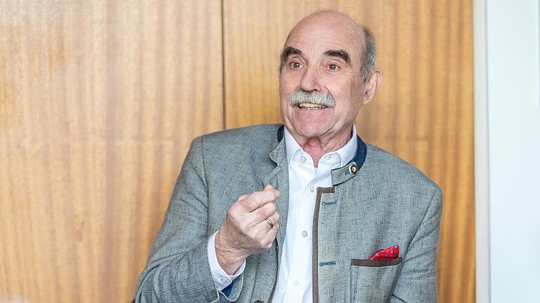 Artur Steinmann, Präsident des Fränkischen Weinbauverbands, hält den Mindestlohn für ungerecht, weil er den Wettbewerb in Europa verzerre. Artur Steinmann, Präsident des Fränkischen Weinbauverbands, hält den Mindestlohn für ungerecht, weil er den Wettbewerb in Europa verzerre. 
