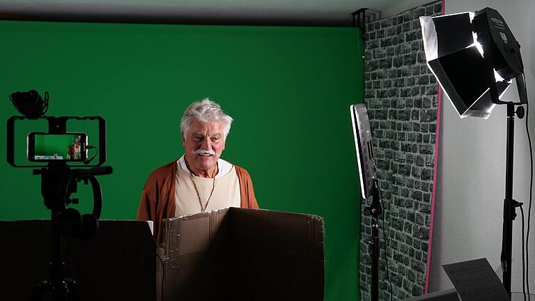 Thomas Störlein tritt als Scheinheiliger Bruder Petrus im 'fuxx&hase'-Filmstudio in Massenbuch vor die Kamera. Die Gemündener Fastenpredigt 2020 ist ab Samstagabend im Internet zu sehen. Thomas Störlein tritt als Scheinheiliger Bruder Petrus im 'fuxx&hase'-Filmstudio in Massenbuch vor die Kamera. Die Gemündener Fastenpredigt 2020 ist ab Samstagabend im Internet zu sehen.