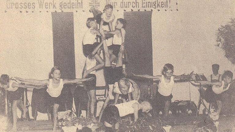 Großes Werk gedeiht – nur durch Einigkeit: Große Turnfeste begleiteten auch die 100-jährige Geschichte des TSV Unterelsbach. Großes Werk gedeiht – nur durch Einigkeit: Große Turnfeste begleiteten auch die 100-jährige Geschichte des TSV Unterelsbach.