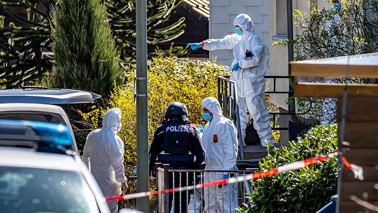 Drei Tote im Westerwald - Seit dem mutmaßlichen Dreifachmord ist der Verdächtige auf der Flucht. (Archivbild) Drei Tote im Westerwald - Seit dem mutmaßlichen Dreifachmord ist der Verdächtige auf der Flucht. (Archivbild)