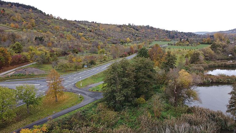 Die Untere Naturschutzbehörde am Landratsamt Würzburg beabsichtigt die Erweiterung des Landschaftsschutzgebietes „Mainufer und Volkenberg“ bei Erlabrunn. In Erlabrunn regt sich Widerstand gegen die von der Behörde beabsichtigte Variante. Die Untere Naturschutzbehörde am Landratsamt Würzburg beabsichtigt die Erweiterung des Landschaftsschutzgebietes „Mainufer und Volkenberg“ bei Erlabrunn. In Erlabrunn regt sich Widerstand gegen die von der Behörde beabsichtigte Variante. 