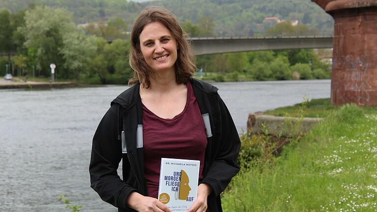 Die Fachärztin Michaela Muthig aus Lohr hat ein neues Buch geschrieben. Es richtet sich an Menschen, die das Gefühl haben, ihren Erfolg nicht verdient zu haben.