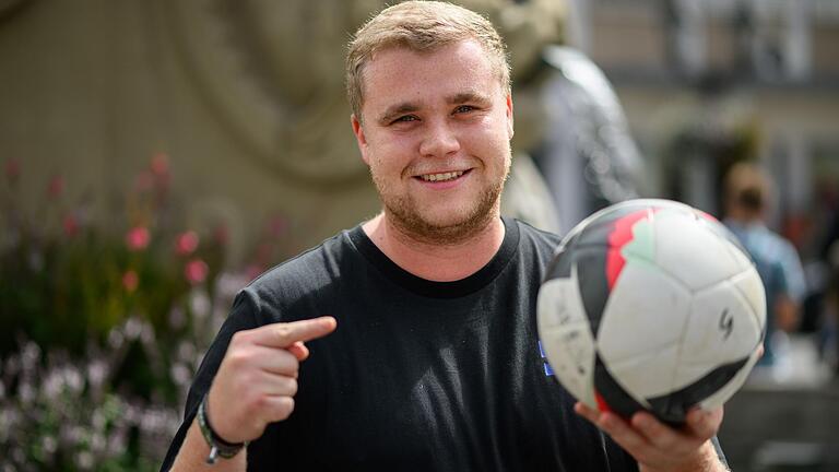 Simon Schöller, 24 Jahre. Simon Schöller, 24 Jahre.