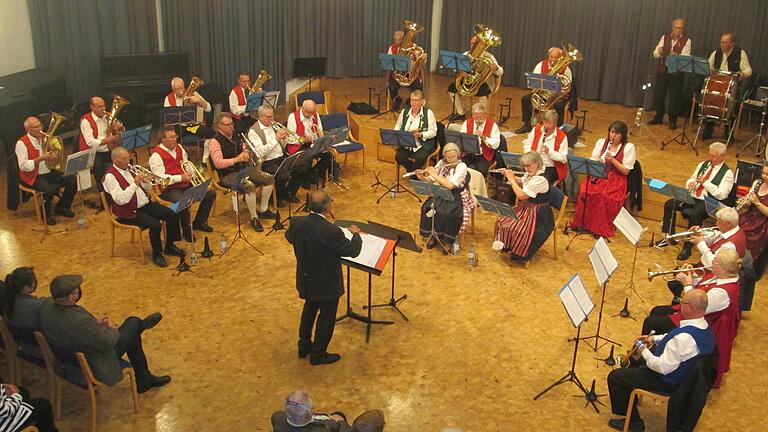 Seit drei Jahrzehnten finden sich Blasmusikbegeisterte im Senioren-Orchester Unterfranken zusammen. Den 30. Geburtstag feierten sie in der Bayerischen Musikakademie, in der das Ensemble einst gegründet wurde.       -  Seit drei Jahrzehnten finden sich Blasmusikbegeisterte im Senioren-Orchester Unterfranken zusammen. Den 30. Geburtstag feierten sie in der Bayerischen Musikakademie, in der das Ensemble einst gegründet wurde.