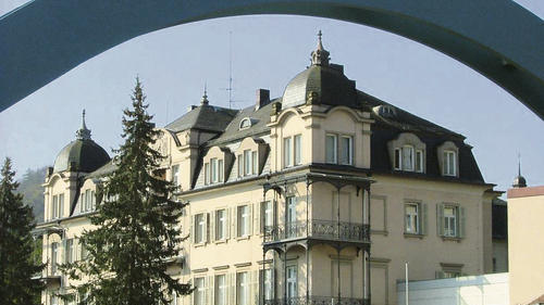 War erst Hotel, dann Klinik, und soll nun wieder Hotel werden: der Fürstenhof in der Bismarckstraße. War erst Hotel, dann Klinik, und soll nun wieder Hotel werden: der Fürstenhof in der Bismarckstraße.