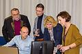 Gespanntes Warten auf die Ergebnisse aus den Stimmbezirken, im Bild (von links) CSU-Fraktionschef Stefan Funk, Gerald Hofmann (Stadtverwaltung), OB Sebastian Remelé, Finanzreferentin Anna Barbara Keck und Ulrike Schneider, eine der Initiatorinnen des Bürgerbegehrens.