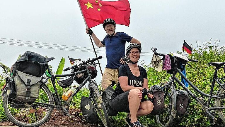 Radeln im Reich der Mitte: Die chinesische Nationalflagge ist auch als Rote Fahne bekannt.