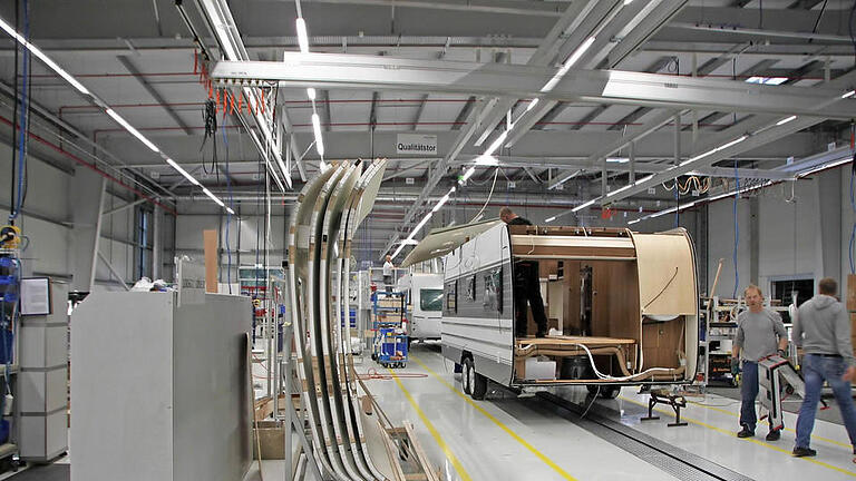 Im Werk in Mottgers laufen die neuen Wohnwagen vom Band. Die Nachfrage nimmt stetig zu Foto: Ulrike Müller/Archiv       -  Im Werk in Mottgers laufen die neuen Wohnwagen vom Band. Die Nachfrage nimmt stetig zu Foto: Ulrike Müller/Archiv