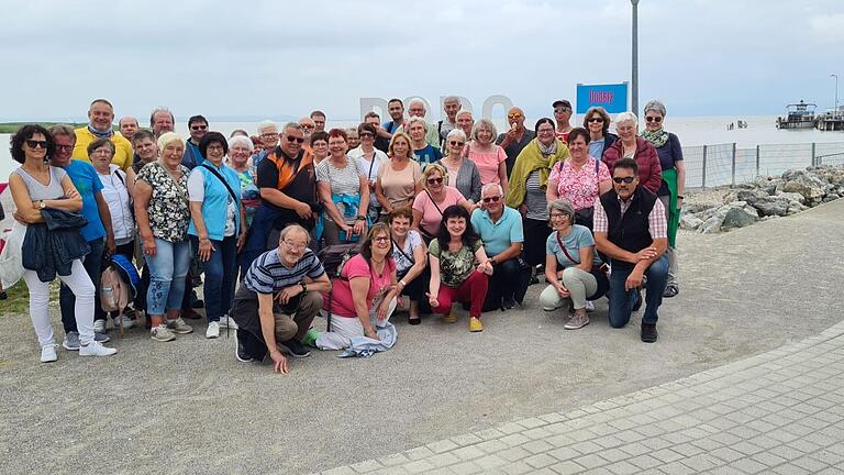 Die Fahrtteilnehmer stellten sich am „Neusiedler See“ zum traditionellen Erinnerungsfoto.