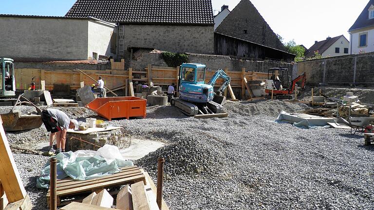 Voll im Gange ist derzeit in Sommerach der Um- und Erweiterungsbau des Kindergartens.