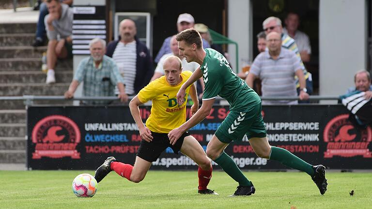 Im September gewann der TSV Großbardorf (rechts Tim Strohmenger) sein Heimspiel gegen die DJK Don Bosco Bamberg mit 4:2. An diesem Mittwoch treffen beide Teams in der Relegation erneut aufeinander. Im September gewann der TSV Großbardorf (rechts Tim Strohmenger) sein Heimspiel gegen die DJK Don Bosco Bamberg mit 4:2. An diesem Mittwoch treffen beide Teams in der Relegation erneut aufeinander.