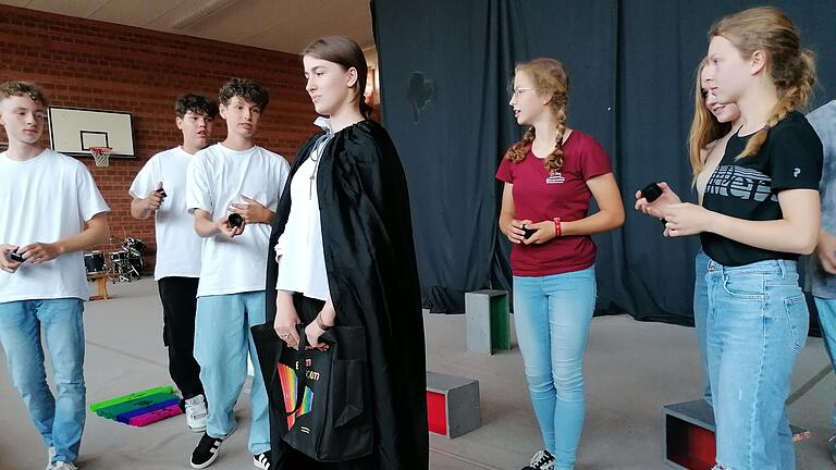 Der Herr der Diebe sorgt für seine Bande. Der Herr der Diebe sorgt für seine Bande. 