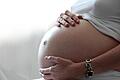 Laut einer Studie in den USA kommt es durch Corona-Impfungen nicht zu vermehrten vorzeitigen Geburten. Foto: Mascha Brichta/dpa-tmn/dpa       -  Hör mal, wer da spricht.... schon im Mutterleib werden Babys durch ihre Muttersprache geprägt.