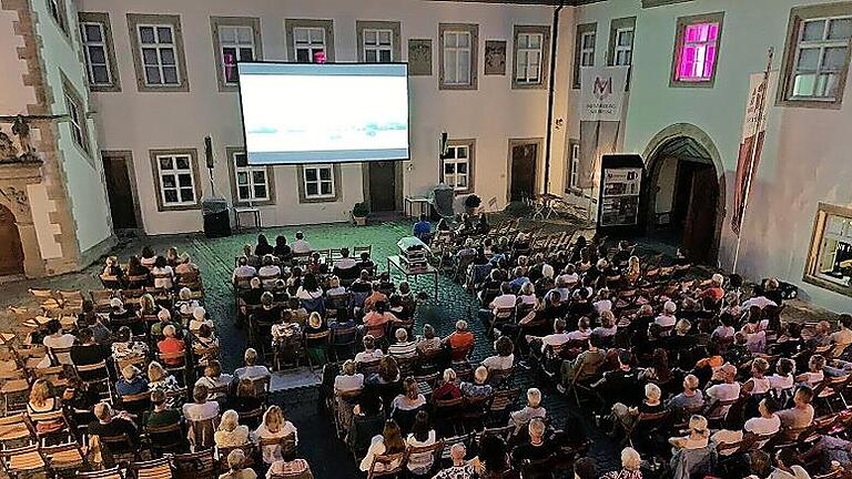 Sommerkino unter freiem Himmel gibt es am 16. August im Schlosshof.       -  Sommerkino unter freiem Himmel gibt es am 16. August im Schlosshof.