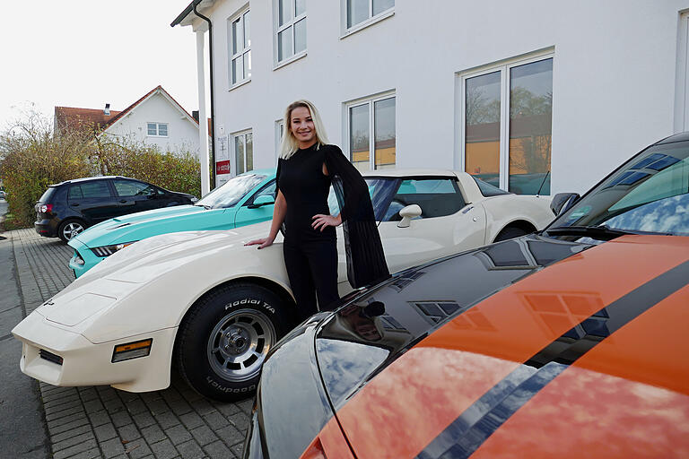 Lässig, rassig und elegant laden die drei Sportwagen von 'Performance Cars' am Arnsteiner 'Alten Schwimmbad' zur Spritztour ein. Die Chefin Valeria Tarascan vermietet seit September diese Traumwagen.