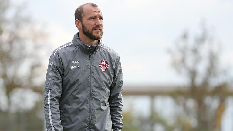 Sportdirektor Sebastian Neumann muss im Winter auf Spielersuche gehen.