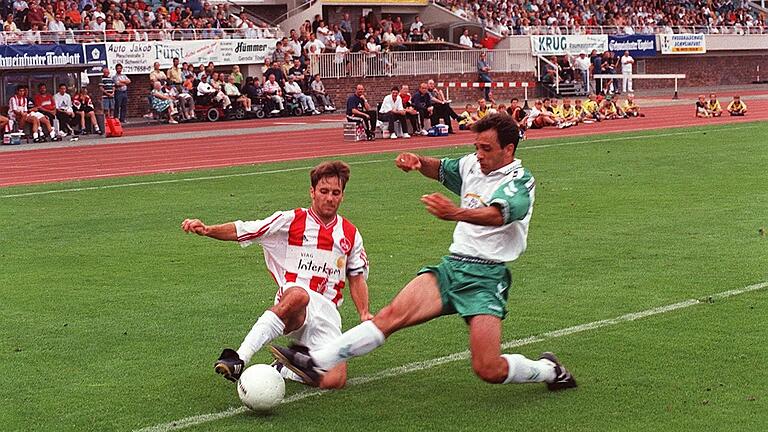 Pero Skoric (rechts) im Juli 1998 im Spiel des FC 05 Schweinfurt gegen den FC Nürnberg mit Michael Wiesinger (links).