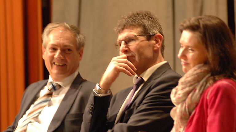 Ein Mann fürs Podium: Michael Fillies, hier als Moderator im Landratswahlkampf 2014 mit Thomas Schiebel und Sabine Sitter. Ein Mann fürs Podium: Michael Fillies, hier als Moderator im Landratswahlkampf 2014 mit Thomas Schiebel und Sabine Sitter.