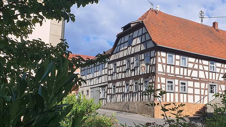 Ein Dorfwirtshaus, wie es im Buche steht: der Goldene Stern in Schweinshaupten. Ein Dorfwirtshaus, wie es im Buche steht: der Goldene Stern in Schweinshaupten.
