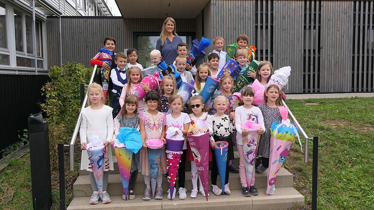 13 Mädchen und zehn Jungen wurden in der Ganztagsklasse 1g der Grundschule Haßfurt im Schulhaus Sylbach begrüßt. Klassenlehrerin Eva Kocian vermittelt den 23 Kindern den Lehrstoff. 13 Mädchen und zehn Jungen wurden in der Ganztagsklasse 1g der Grundschule Haßfurt im Schulhaus Sylbach begrüßt. Klassenlehrerin Eva Kocian vermittelt den 23 Kindern den Lehrstoff.