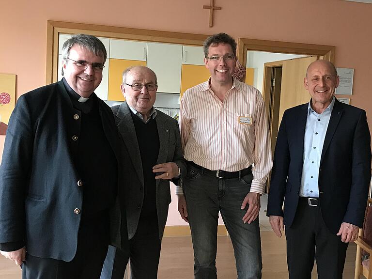 Gute Laune nach einem informativen Besuch: (von links) Clemens Bieber vom Caritas-Verband, Kleinostheims Altbürgermeister Konrad Frieß, Geschäftsführer Martin Wienand und Karlstadts Bürgermeister Paul Kruck. Gute Laune nach einem informativen Besuch: (von links) Clemens Bieber vom Caritas-Verband, Kleinostheims Altbürgermeister Konrad Frieß, Geschäftsführer Martin Wienand und Karlstadts Bürgermeister Paul Kruck.