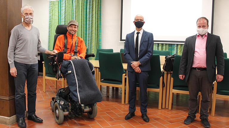 Eberhard Helm (links), der Initiator der Ostheimer Gesundheitswoche, konnte zu einem Vortragsabend (ab Zweiter von links) Thorsten Heim, Prof. Dr. Martin Siepmann und Bürgermeister Steffen Malzer begrüßen.