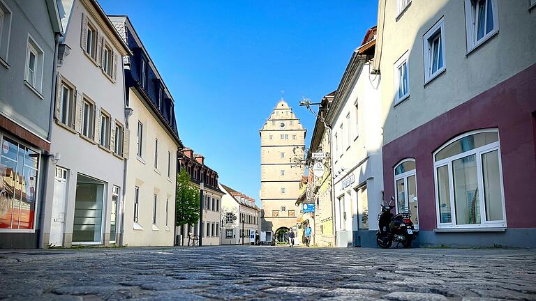 Die Hohnstraße wird im Juli zur Straße der Poesie. Darüber informierte der Stadtrat Bad Neustadt in seiner jüngsten Sitzung. Umgesetzt wird das Projekt vom Bad Neustädter Kunstverein.