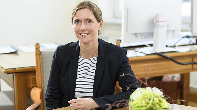 Seit Mai als hauptamtliche Bürgermeisterin im Amt: Judith Jörg in ihrem Büro im Würzburger Rathaus.