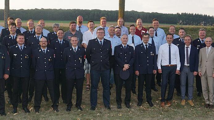 Die mit dem Silbernen Ehrenzeichen für 25 Jahre aktiven Dienst ausgezeichneten Feuerwehrmänner.