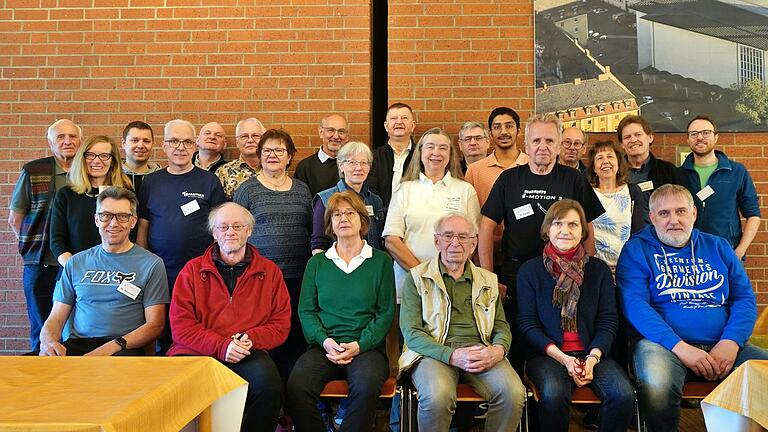 Sie kennen Tricks und haben geschickte Hände: Das Repair Café Schweinfurt hilft allen, die Probleme mit einem Gerät oder Textilstück haben. Sie kennen Tricks und haben geschickte Hände: Das Repair Café Schweinfurt hilft allen, die Probleme mit einem Gerät oder Textilstück haben. 