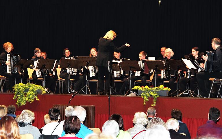 Frühlingskonzert nach längerer Pause, das städtische Akkordeonorchester musizierte in der Realschule. Frühlingskonzert nach längerer Pause, das städtische Akkordeonorchester musizierte in der Realschule.