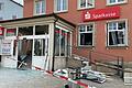 Unbekannte haben in der Nacht auf den 26. Februar zwei Geldautomaten in der Sparkassen-Filiale in Stadtlauringen gesprengt.