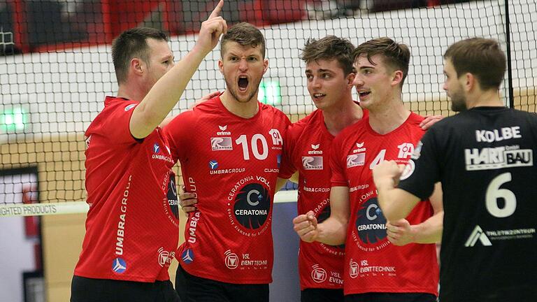 Am Ende hat es für die Ceratonia Volleys Eltmann gegen Schlusslicht SSG Langen im Tiebreak für den 13. Saisonsieg gereicht. Der Titelverteidiger steht derweil auf Platz drei in der 2. Bundesliga Süd. Am Ende hat es für die Ceratonia Volleys Eltmann gegen Schlusslicht SSG Langen im Tiebreak für den 13. Saisonsieg gereicht. Der Titelverteidiger steht derweil auf Platz drei in der 2. Bundesliga Süd.